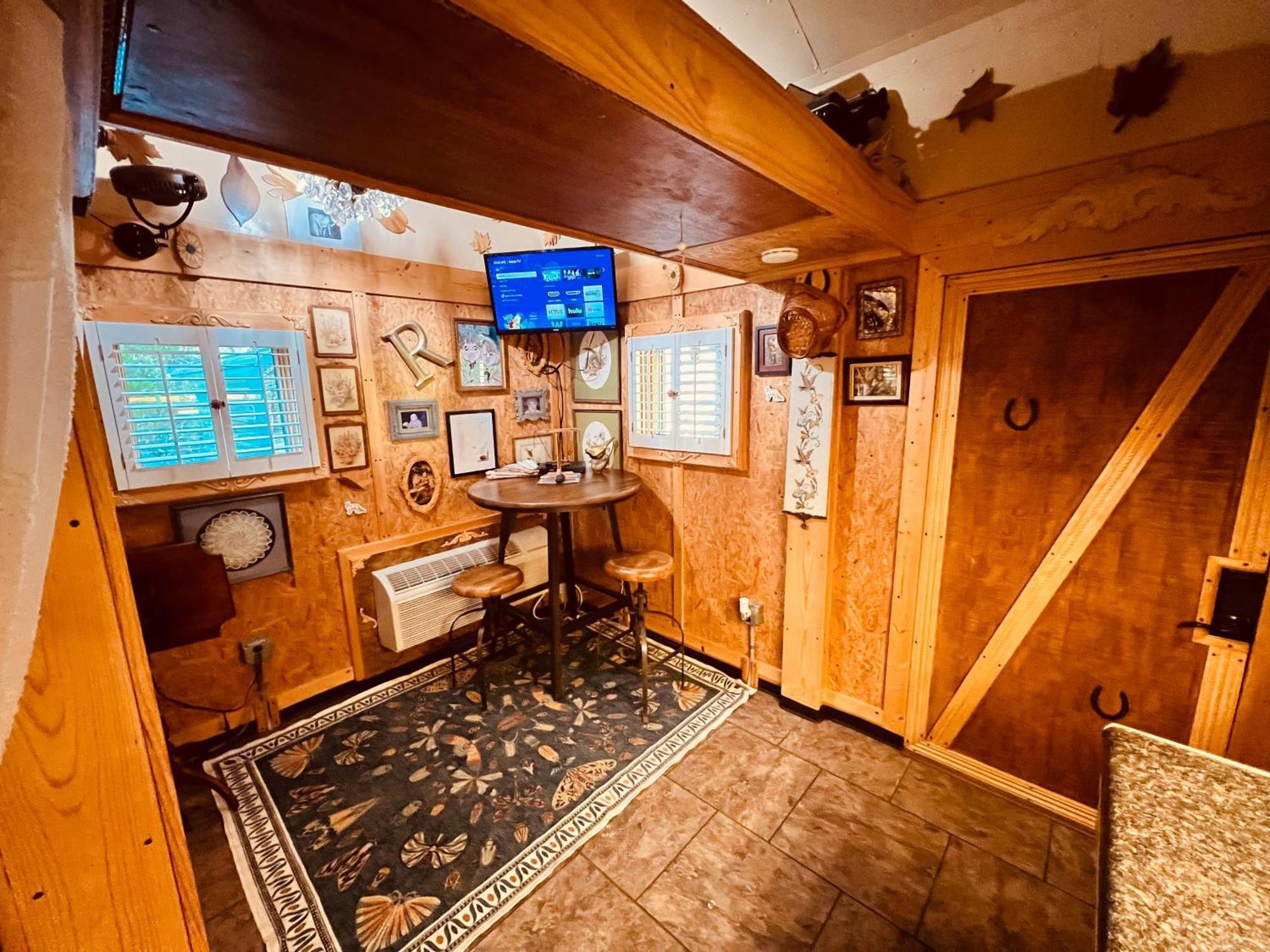 Tiny House, Wifi,Hot Tub,Secluded Villa Cosby ภายนอก รูปภาพ