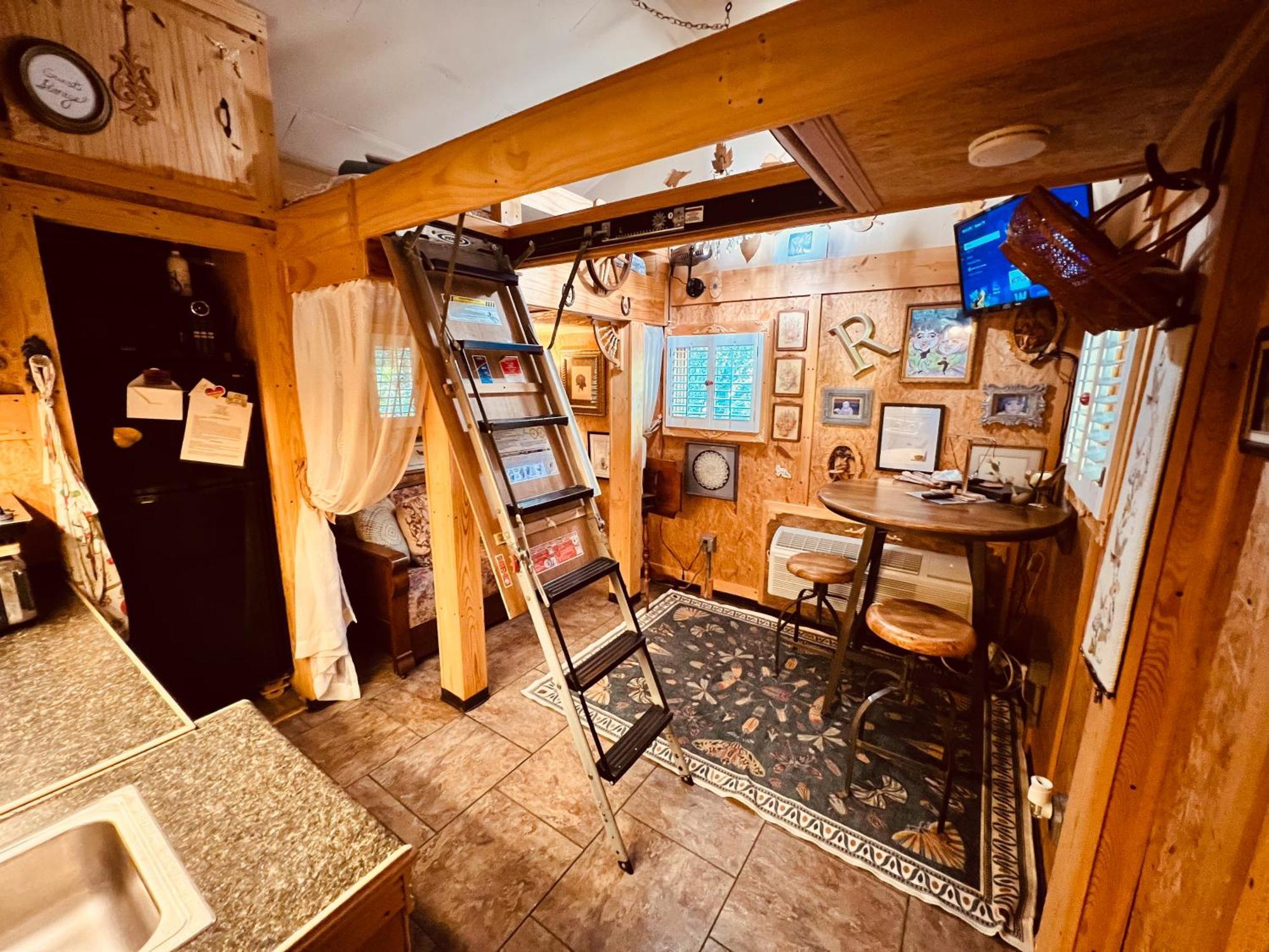 Tiny House, Wifi,Hot Tub,Secluded Villa Cosby ภายนอก รูปภาพ