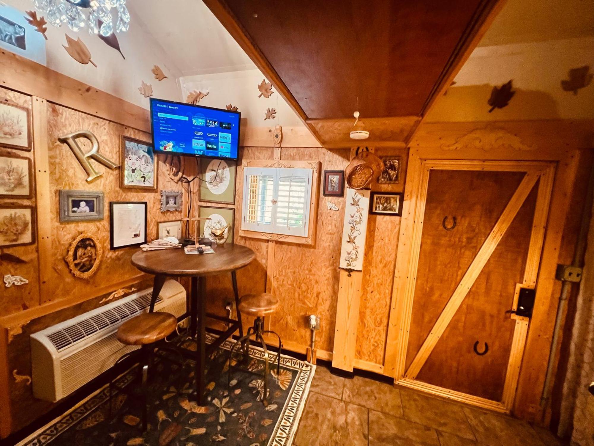 Tiny House, Wifi,Hot Tub,Secluded Villa Cosby ภายนอก รูปภาพ