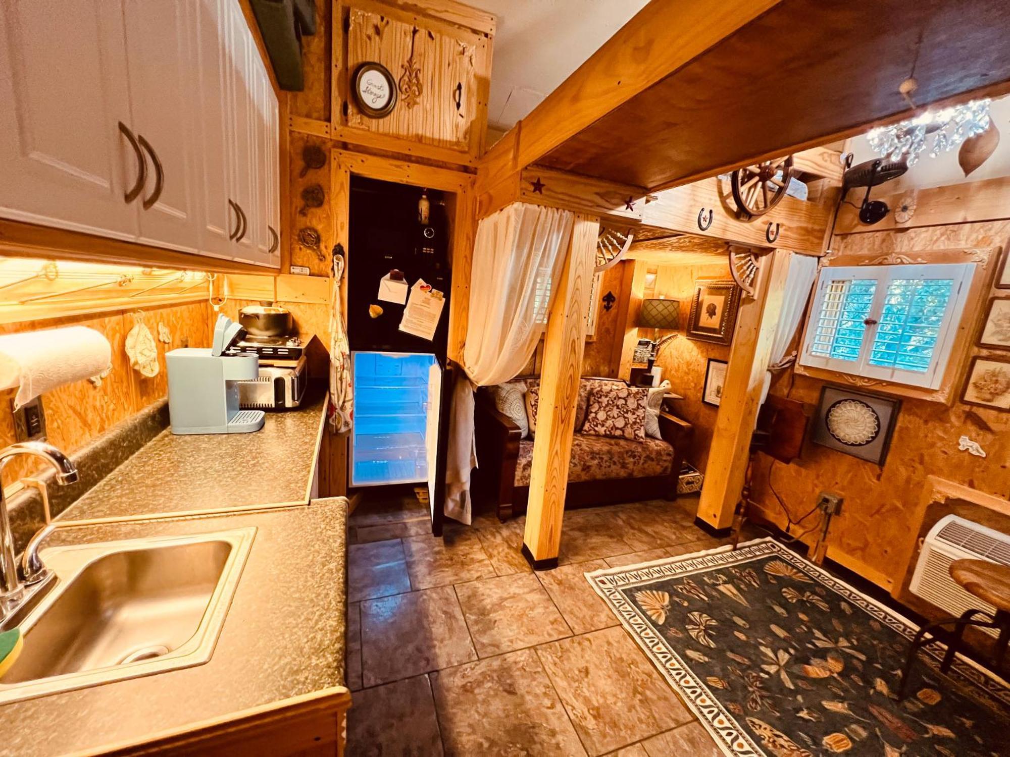 Tiny House, Wifi,Hot Tub,Secluded Villa Cosby ภายนอก รูปภาพ