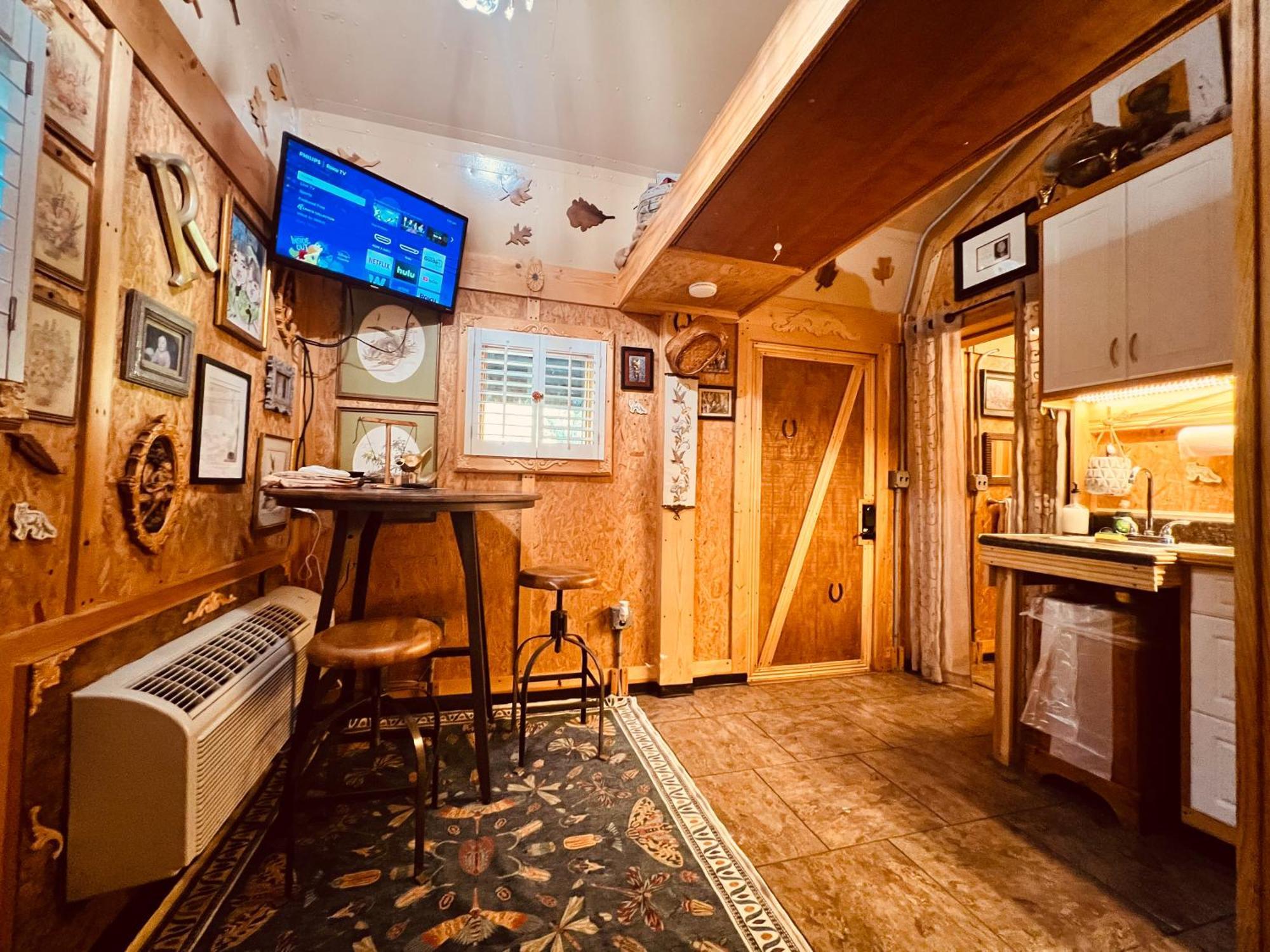 Tiny House, Wifi,Hot Tub,Secluded Villa Cosby ภายนอก รูปภาพ